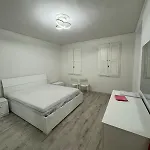 Spacious & Trendy 2Br Apartment