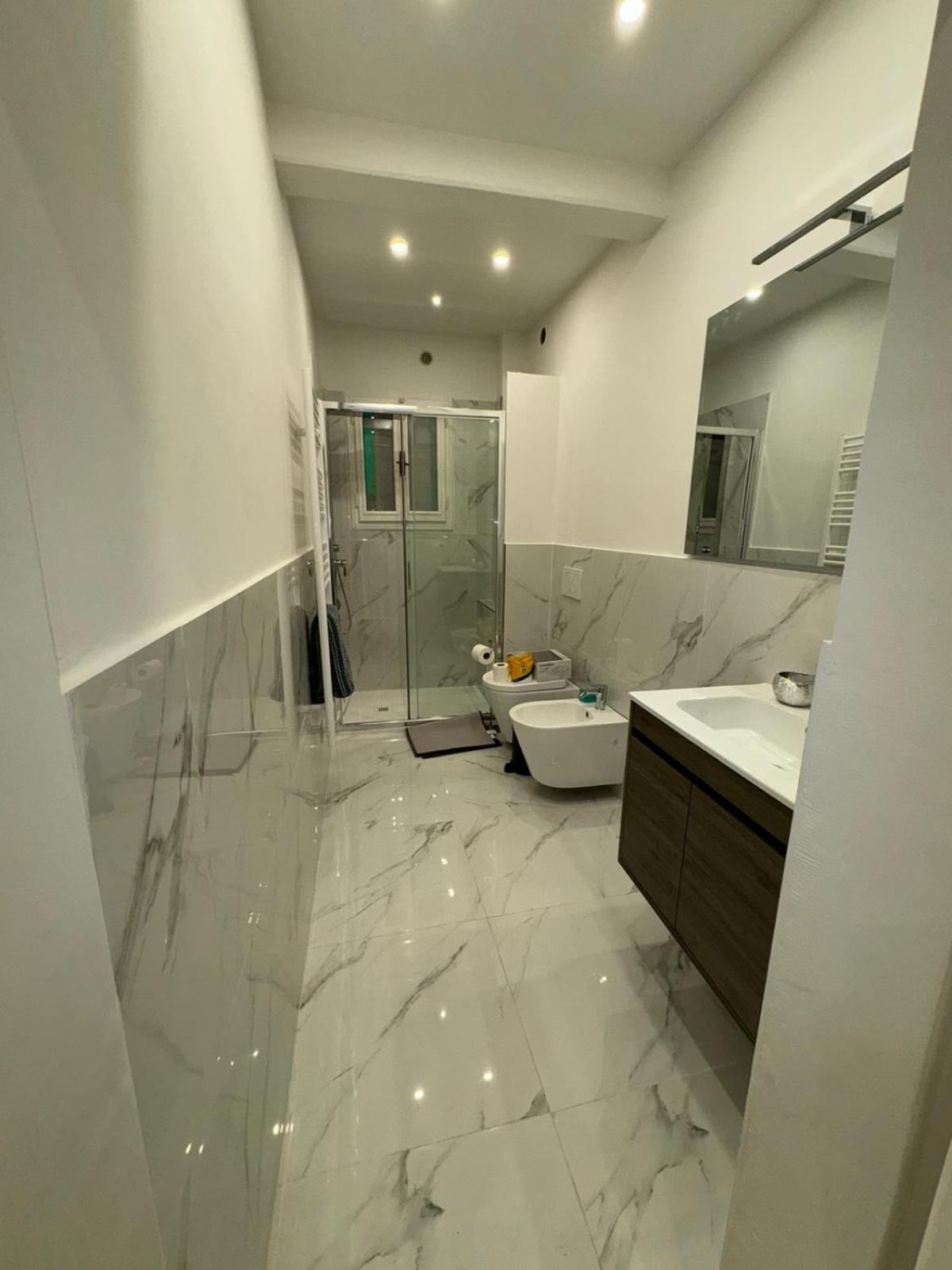 Spacious & Trendy 2br Apartamento